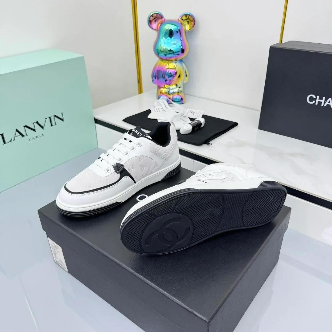 👟👟Ex-factory price 620👟👟High quality! ! ! CHANEL Chanel 25A latest thick-soled casual sports shoes. The counter is synchronized. The counter is very popular. It is a shoe that is very difficult to buy. The most popular thick-soled casual shoes on the Internet. As you can imagine, the most popular thick-soled casual shoes can not be missed. It has both good looks and comfort. Simple and versatile. The thick sole increases the height and is super versatile. Whoever wears it will look better. Upper: cowhide stitching. Lining: breathable mesh. Outsole: TPU original outsole. Size: 35-41 👉